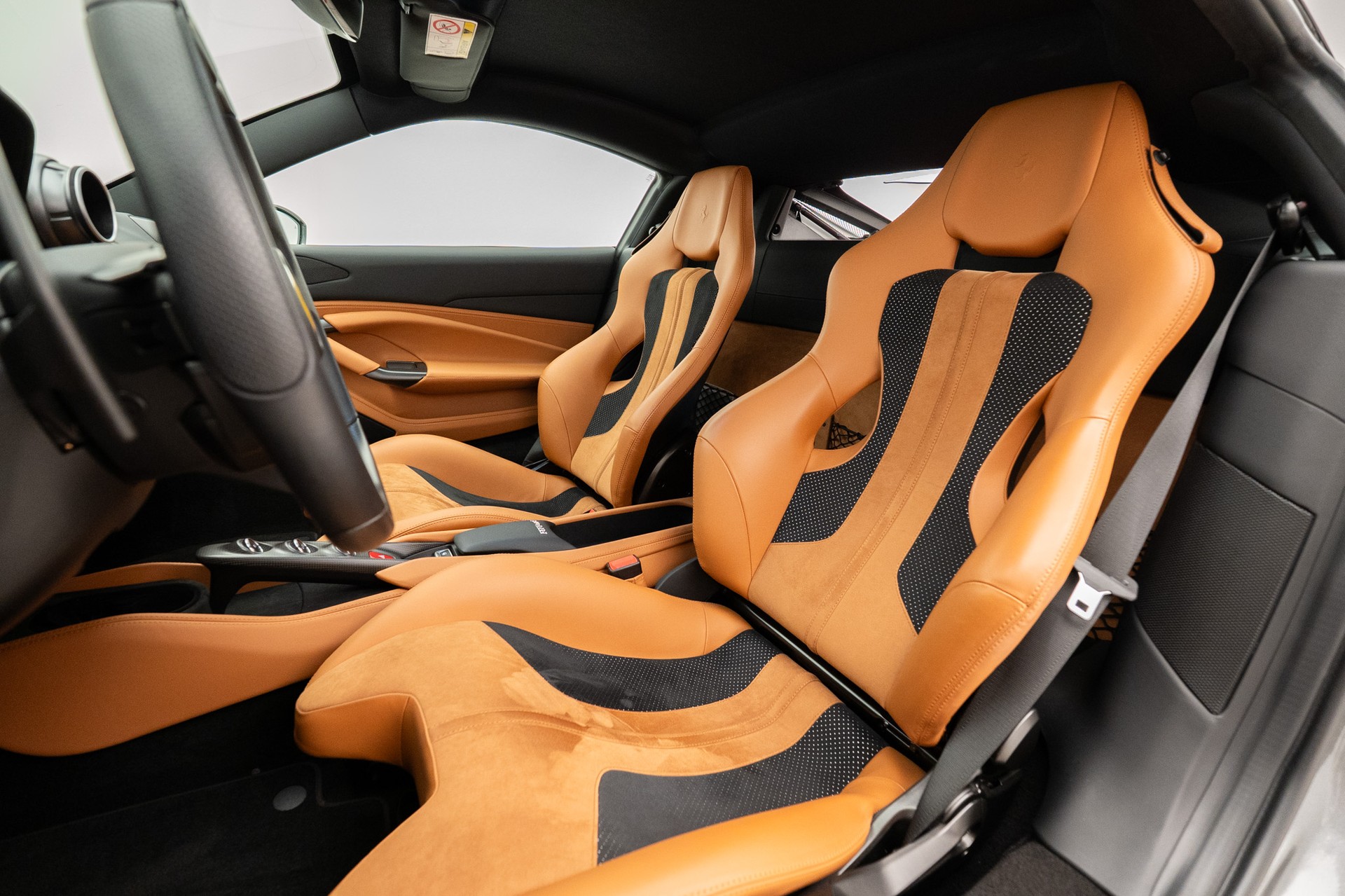 FERRARI F8 Tributo-image-7