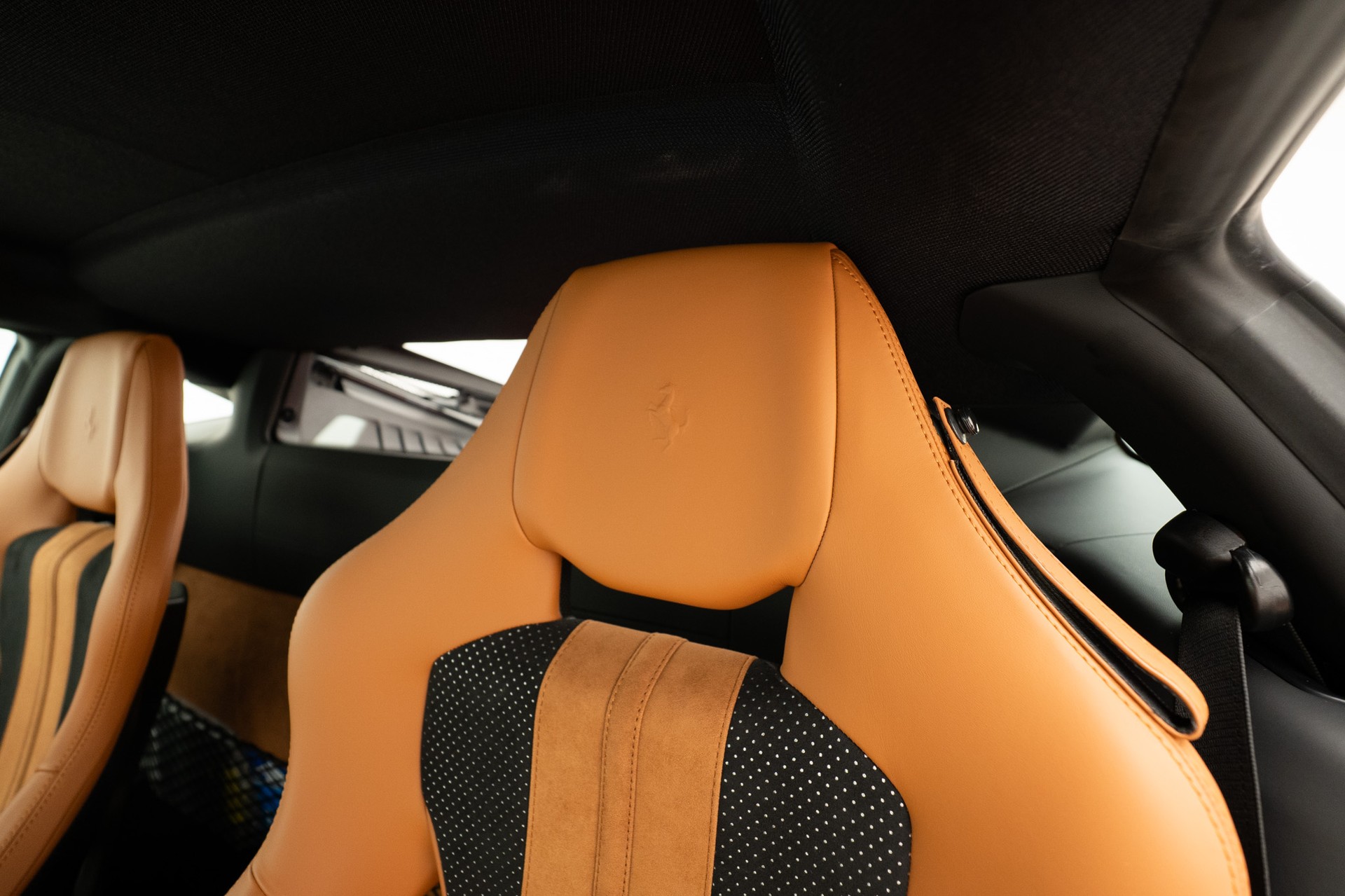 FERRARI F8 Tributo-image-9