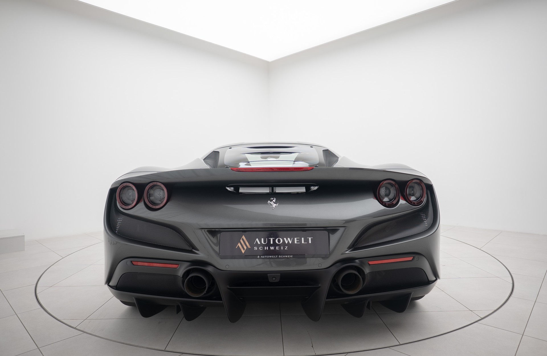 FERRARI F8 Tributo-image-4