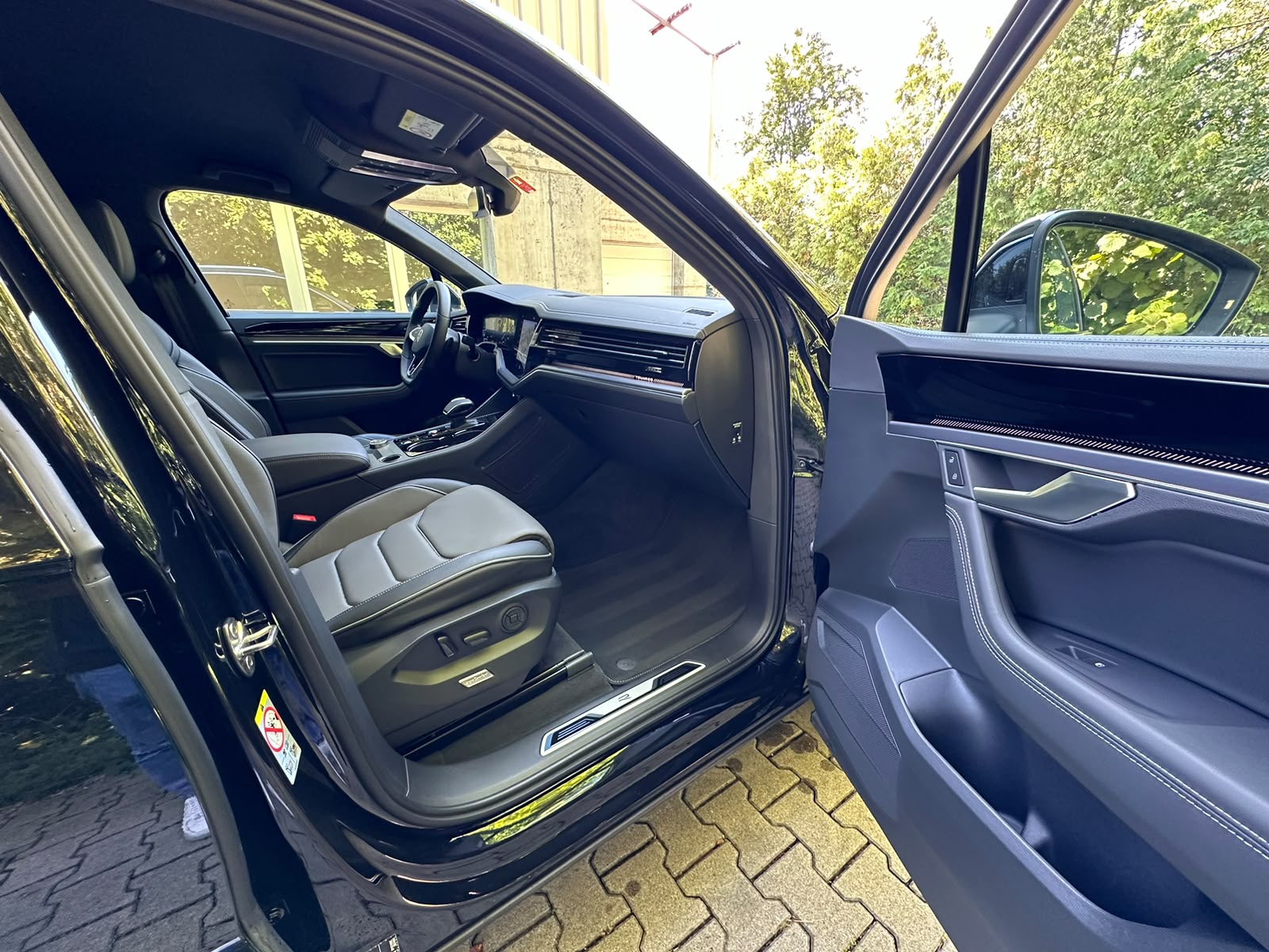 VW Touareg 3.0 TDI R-Line Tiptronic-image-19