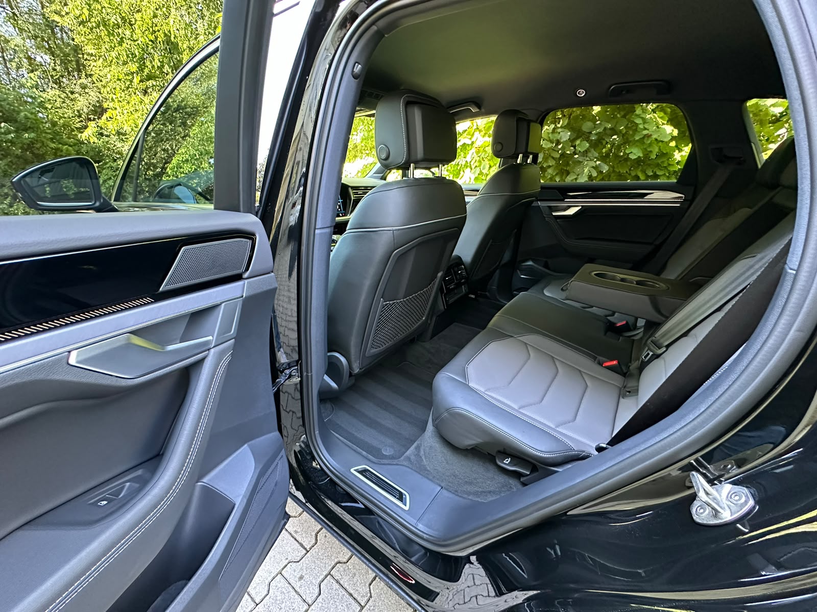 VW Touareg 3.0 TDI R-Line Tiptronic-image-15