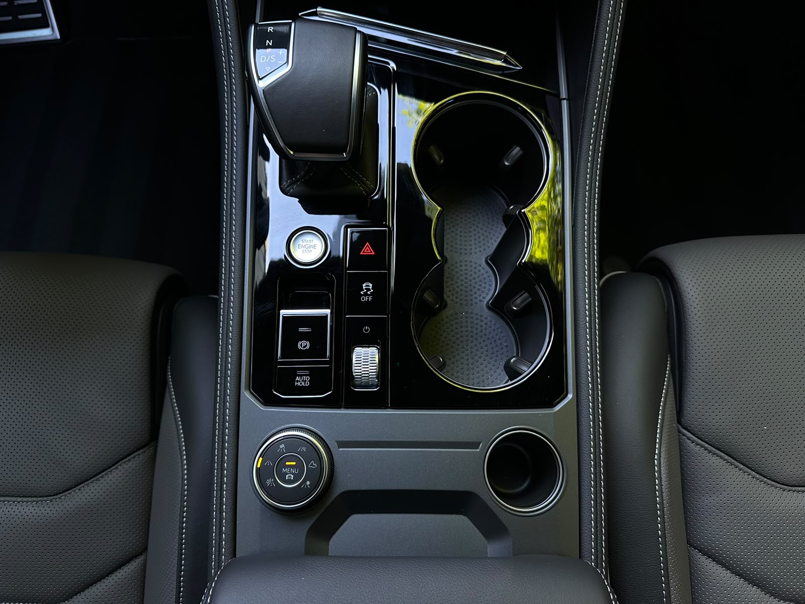 VW Touareg 3.0 TDI R-Line Tiptronic-image-26