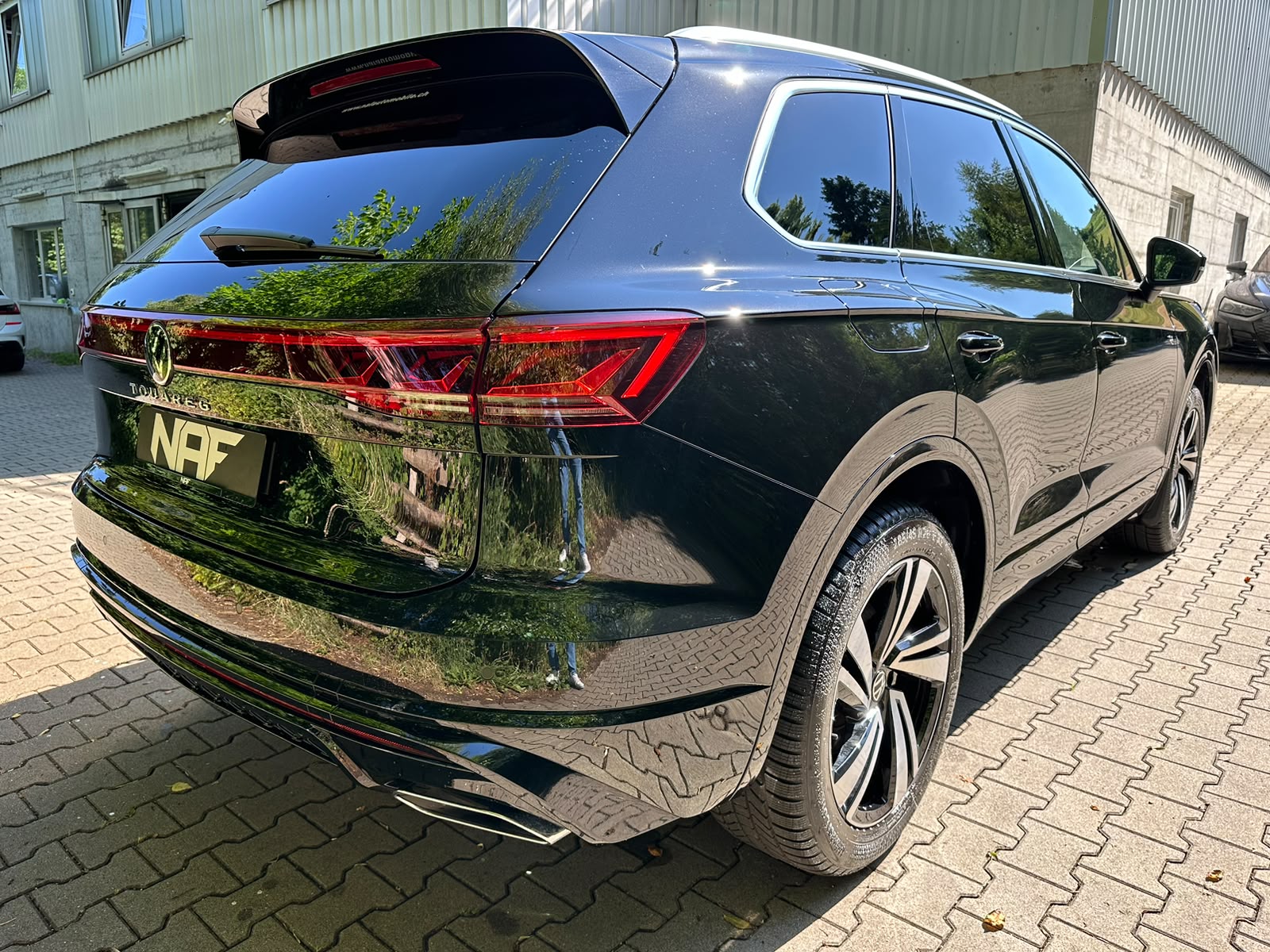 VW Touareg 3.0 TDI R-Line Tiptronic-image-4