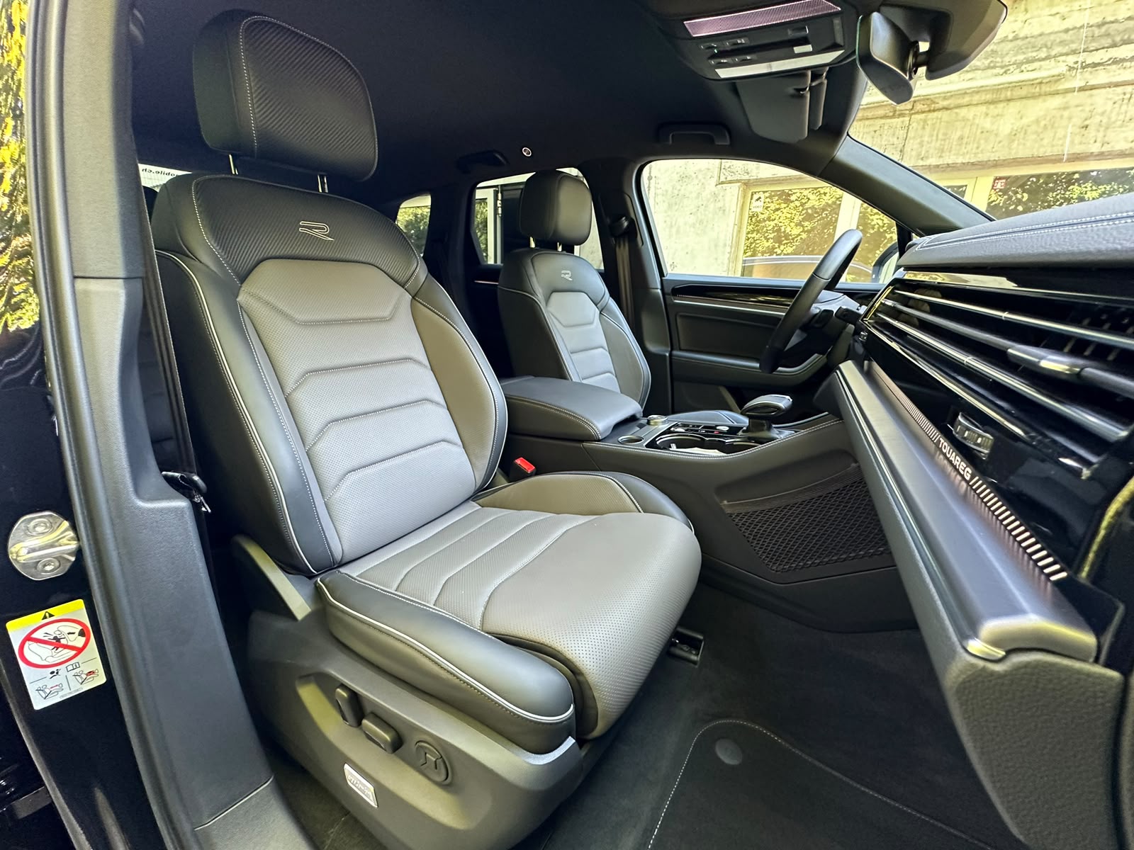 VW Touareg 3.0 TDI R-Line Tiptronic-image-20