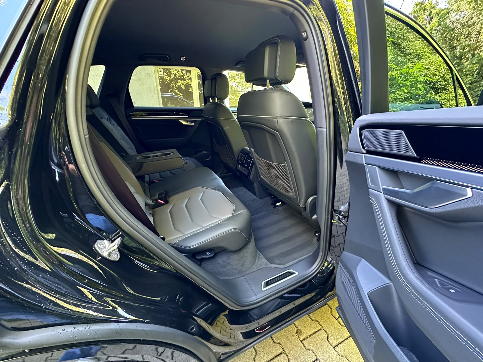 VW Touareg 3.0 TDI R-Line Tiptronic-image-18
