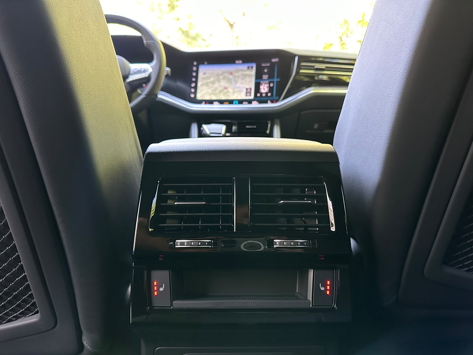 VW Touareg 3.0 TDI R-Line Tiptronic-image-21