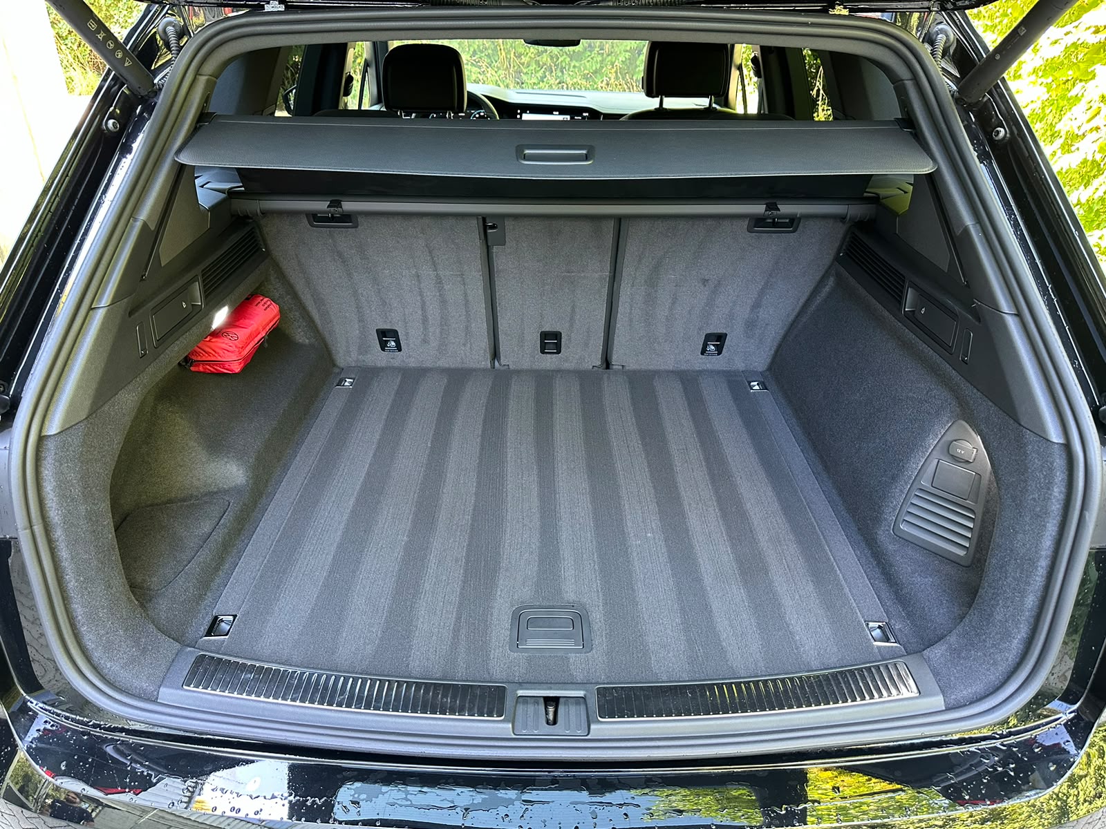 VW Touareg 3.0 TDI R-Line Tiptronic-image-17