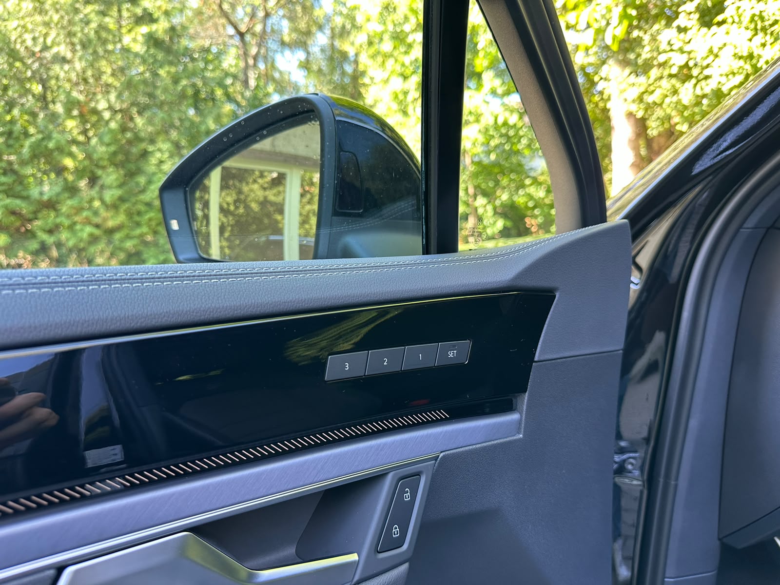 VW Touareg 3.0 TDI R-Line Tiptronic-image-11