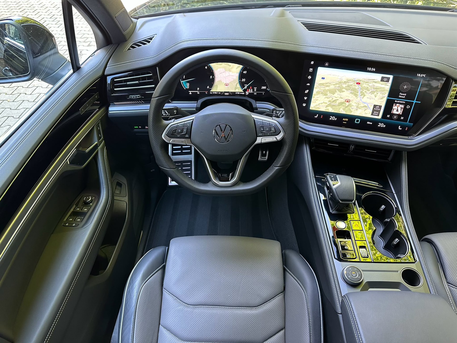 VW Touareg 3.0 TDI R-Line Tiptronic-image-23