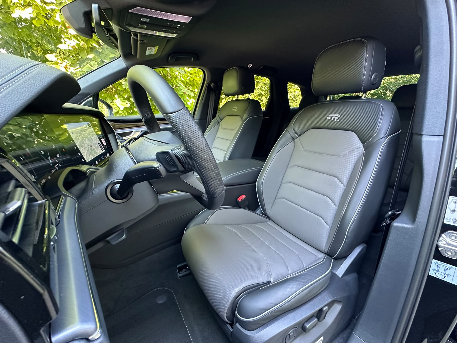 VW Touareg 3.0 TDI R-Line Tiptronic-image-12