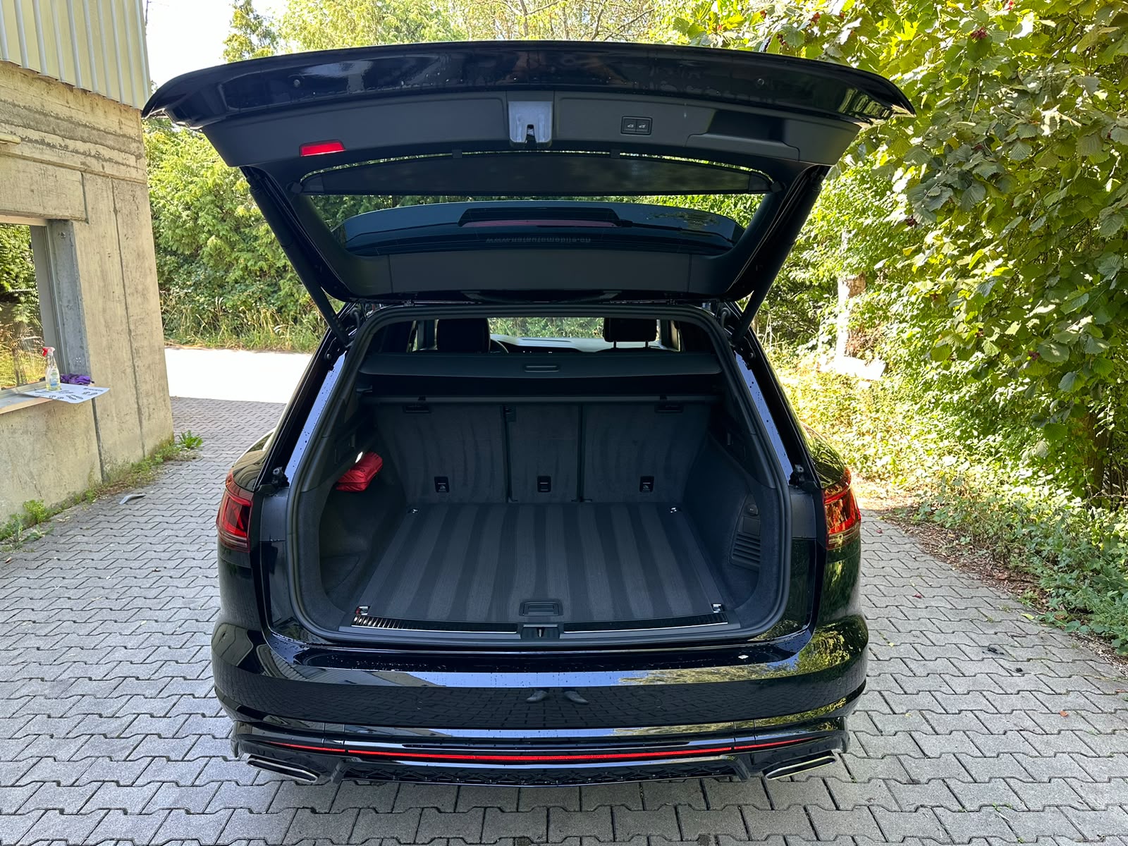 VW Touareg 3.0 TDI R-Line Tiptronic-image-16