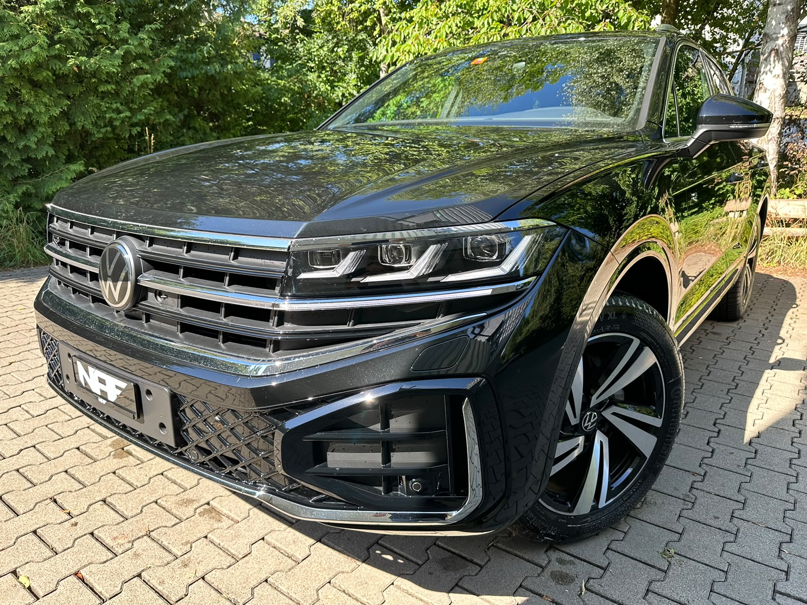 VW Touareg 3.0 TDI R-Line Tiptronic-image-0