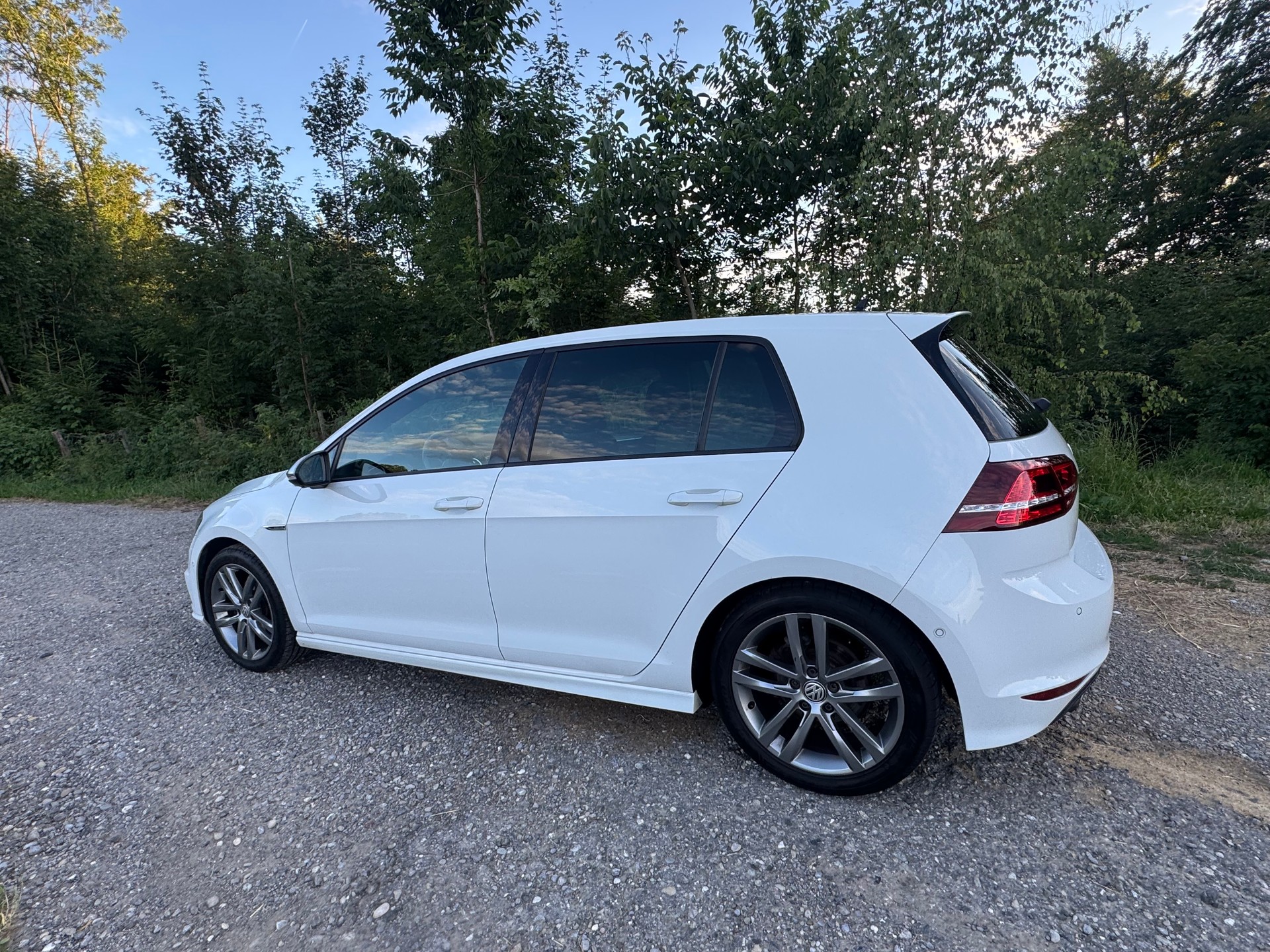 VW 1.2 TSI 110 Lounge R-Line DSG-image-2