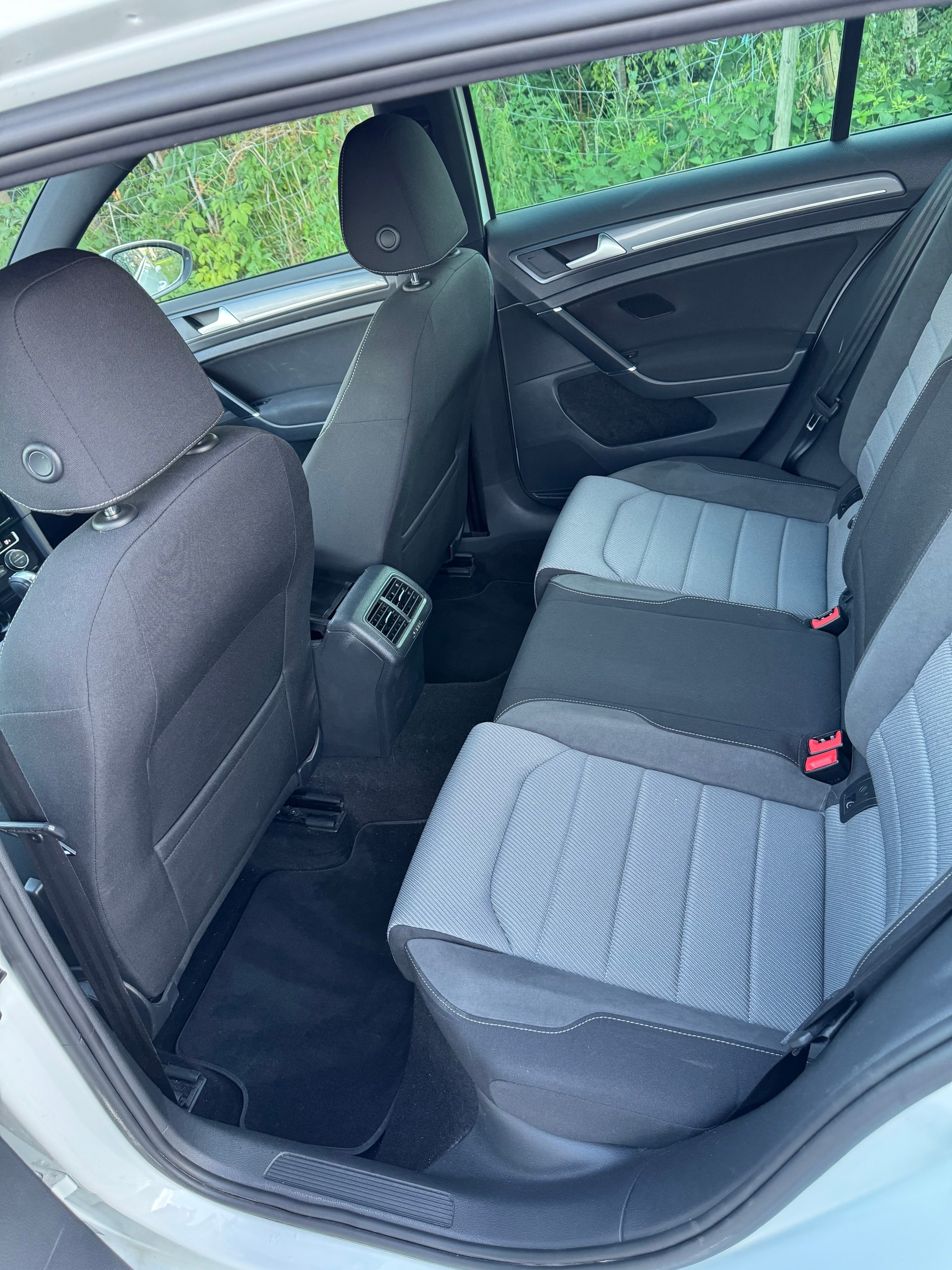 VW 1.2 TSI 110 Lounge R-Line DSG-image-4