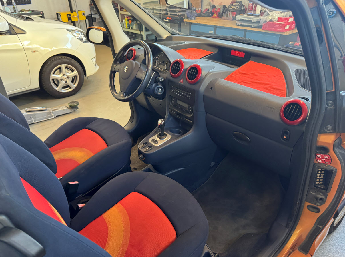 PEUGEOT 1007 1.4 Trendy-image-4
