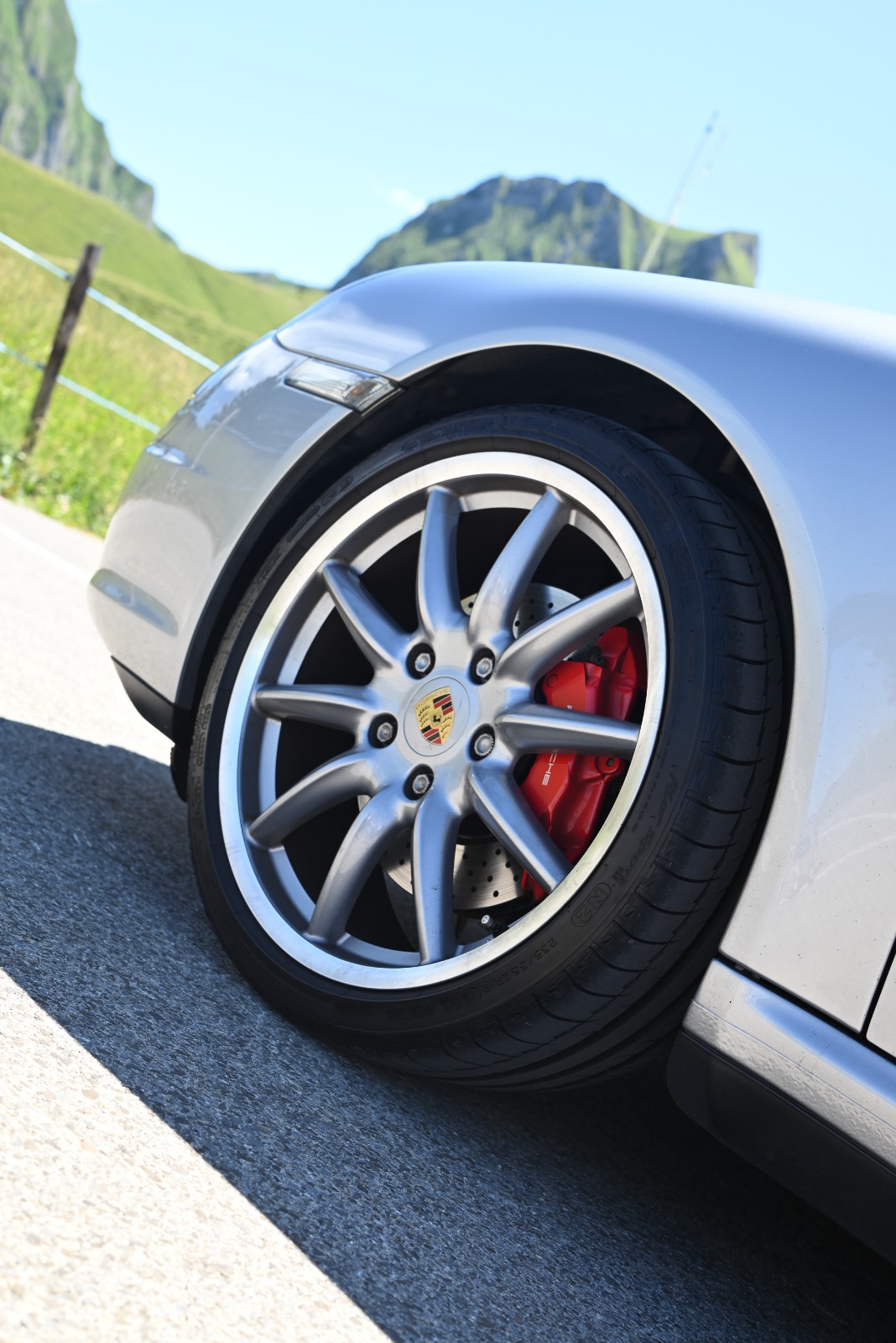 PORSCHE 911 Carrera 4S-image-7