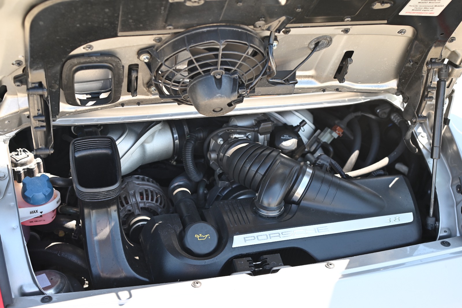 PORSCHE 911 Carrera 4S-image-12