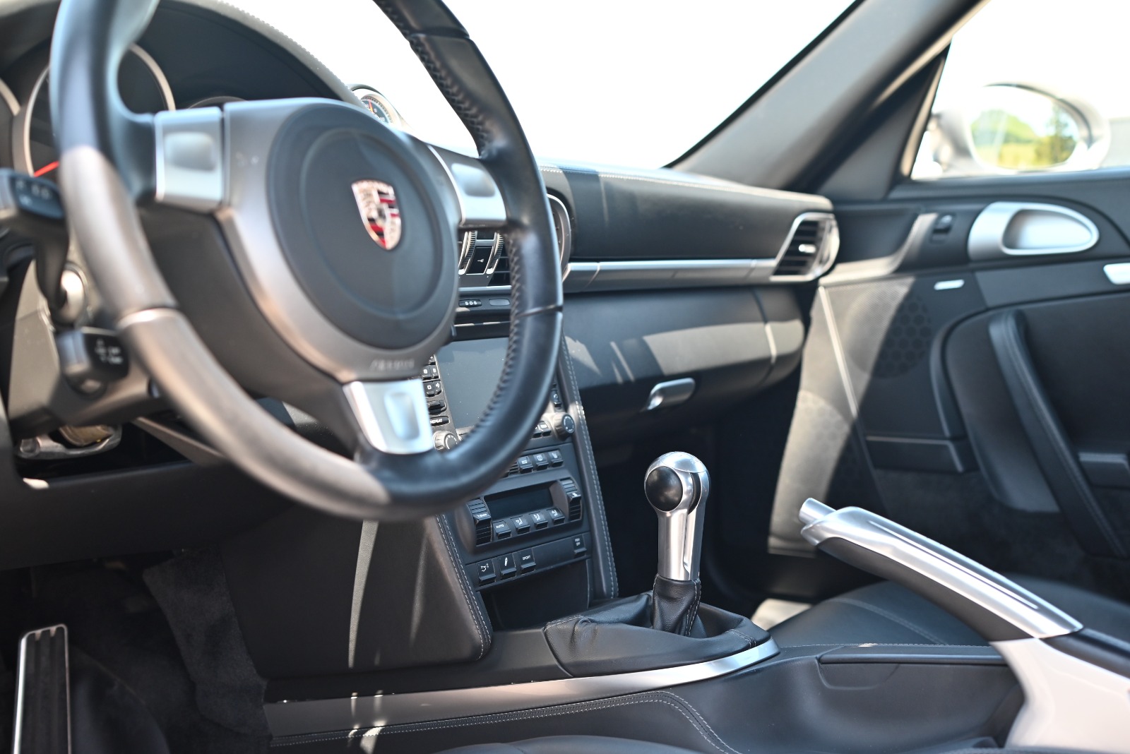 PORSCHE 911 Carrera 4S-image-9