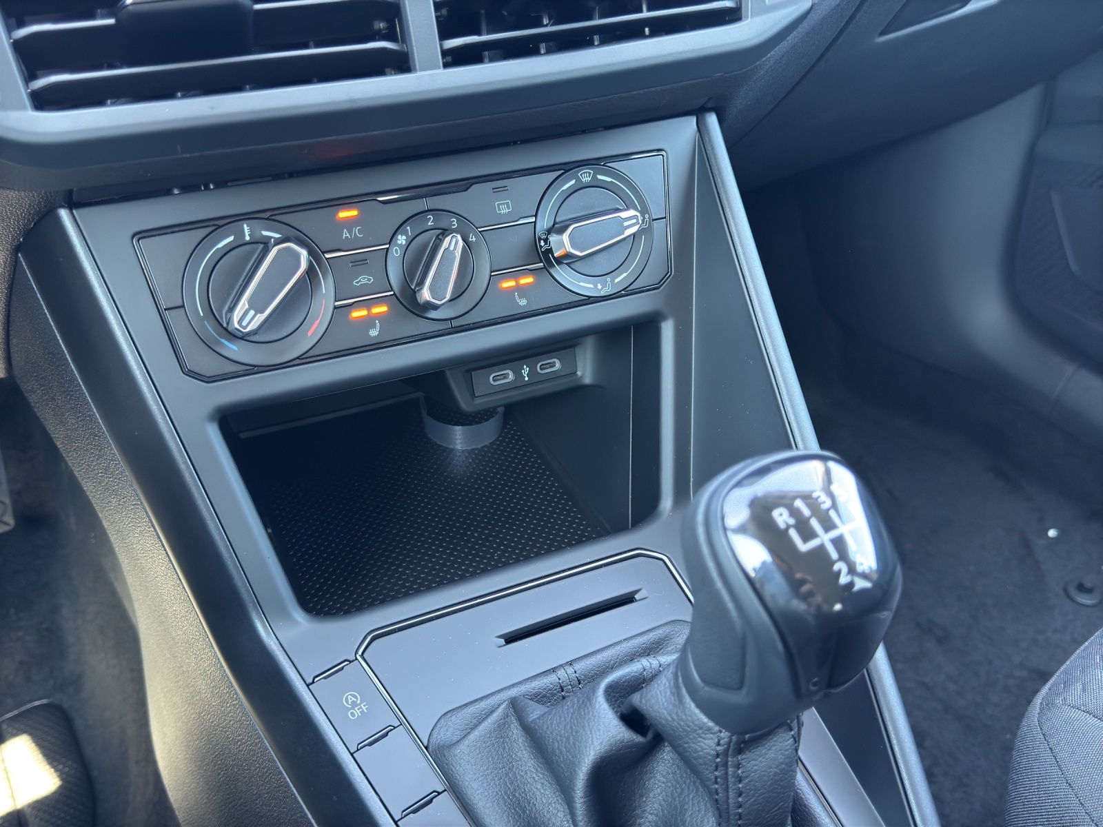 VW Polo 1.0 TSI Basis-image-16