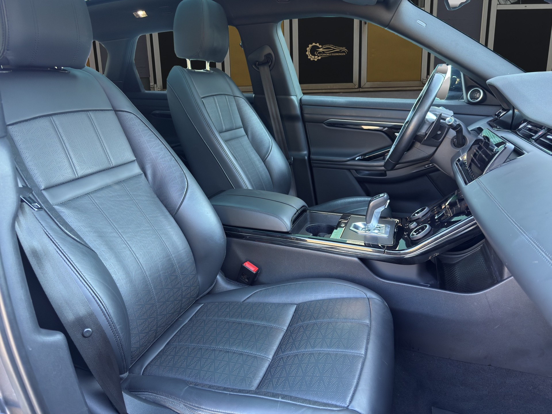 LAND ROVER Range Rover Evoque 2.0 T 300 R-Dynamic HSE-image-10