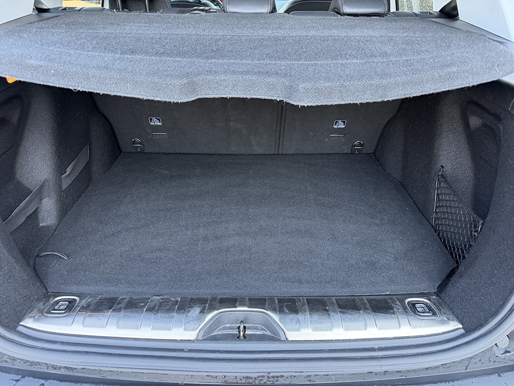 PEUGEOT 2008 1.2 PureTech 110 Allure S-image-10