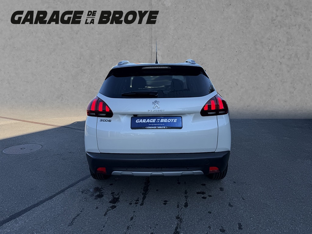 PEUGEOT 2008 1.2 PureTech 110 Allure S-image-4