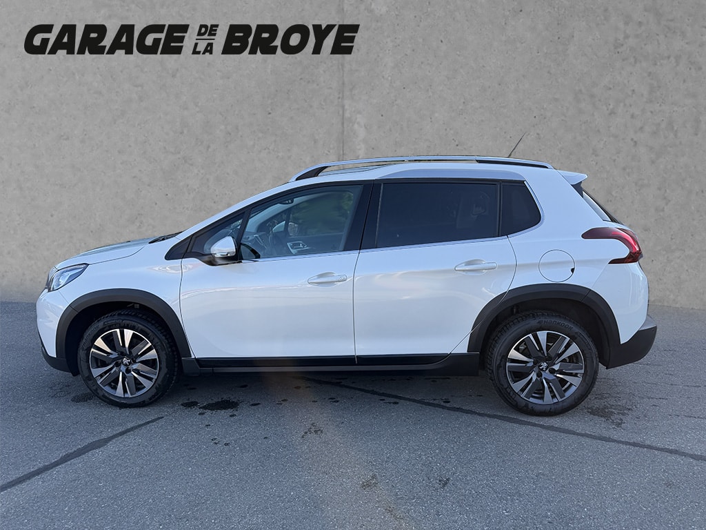 PEUGEOT 2008 1.2 PureTech 110 Allure S-image-5