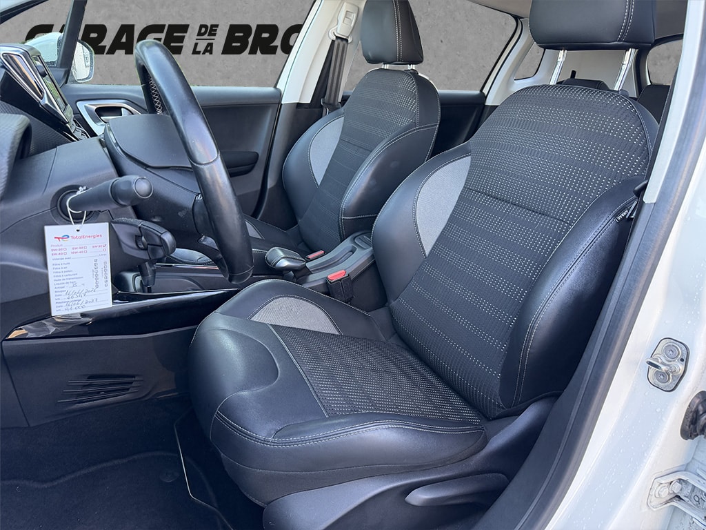 PEUGEOT 2008 1.2 PureTech 110 Allure S-image-8