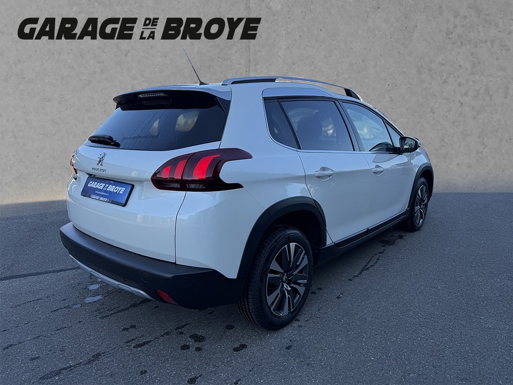 PEUGEOT 2008 1.2 PureTech 110 Allure S-image-7