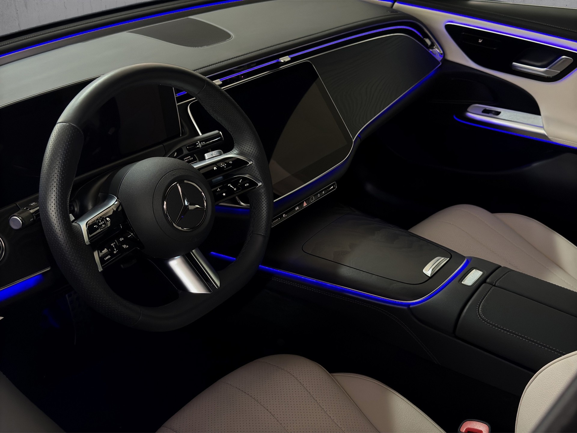 MERCEDES-BENZ E 200 9G-Tronic AMG Line "360°Kamera-Distronic-Totwinkel"-image-11
