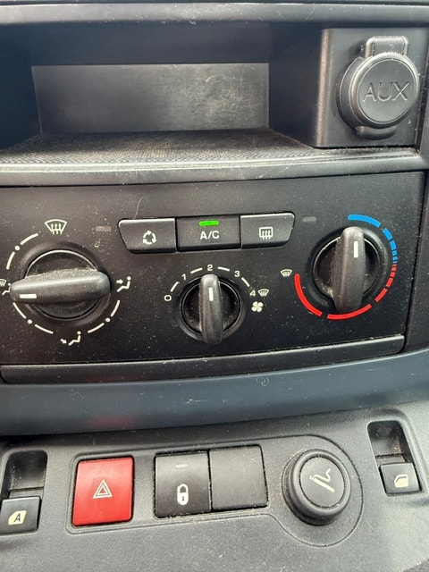 PEUGEOT Partner 1.6 e-HDI Trendy EGS6-image-19