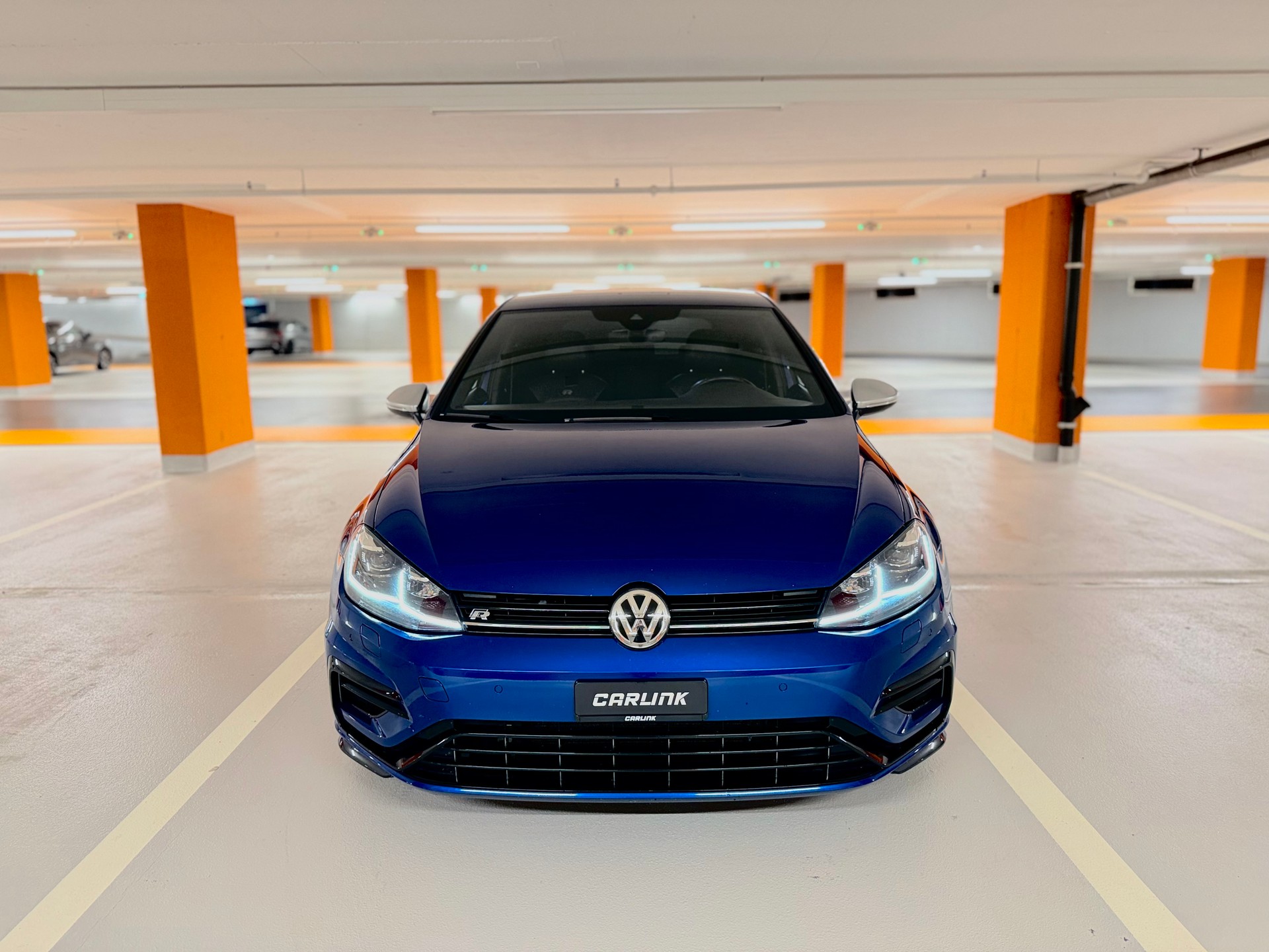 VW Golf 2.0 TSI R 4Motion-image-1