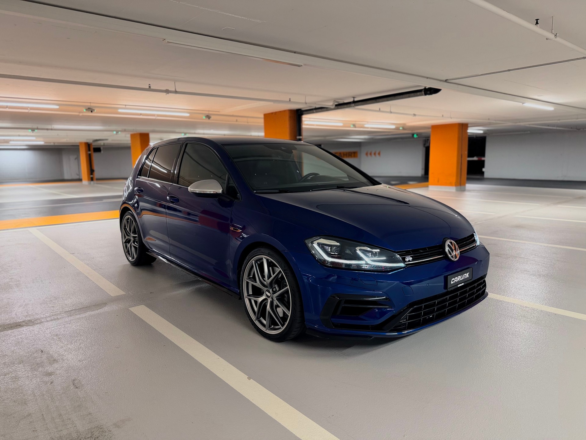 VW Golf 2.0 TSI R 4Motion-image-2