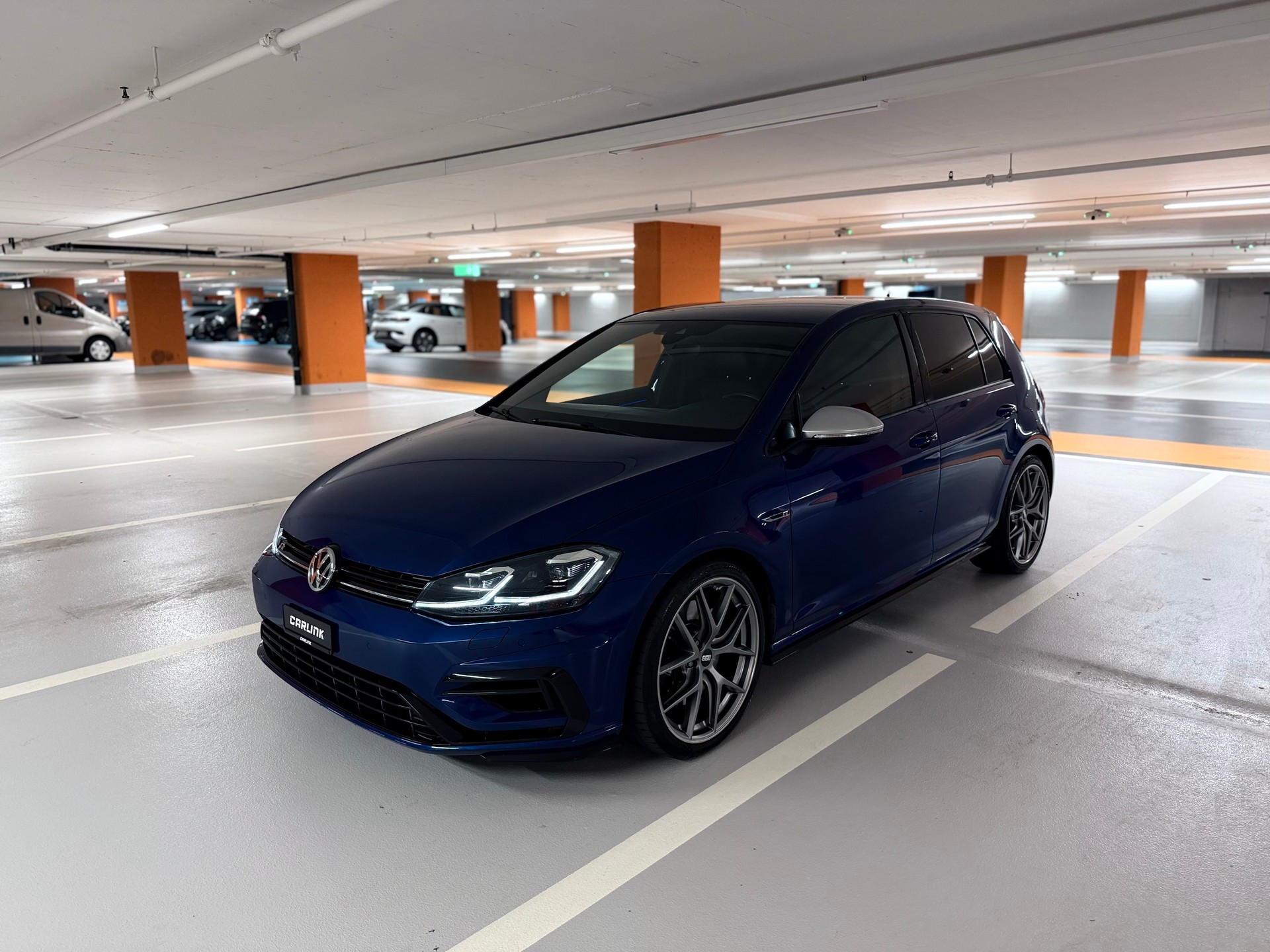 VW Golf 2.0 TSI R 4Motion-image-8