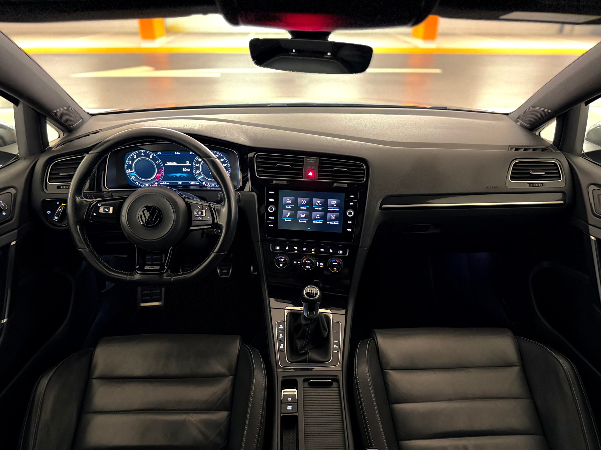 VW Golf 2.0 TSI R 4Motion-image-11