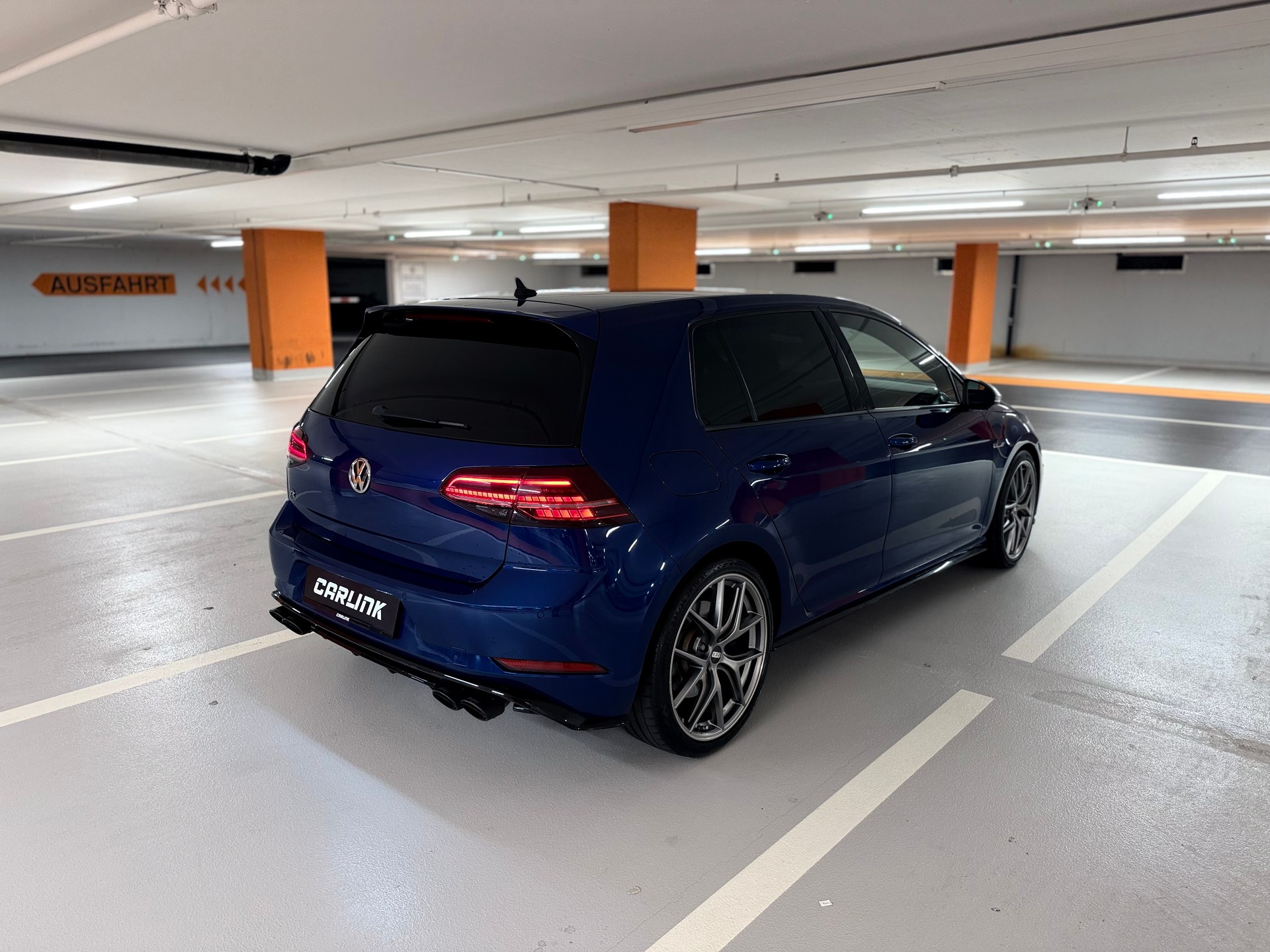 VW Golf 2.0 TSI R 4Motion-image-4
