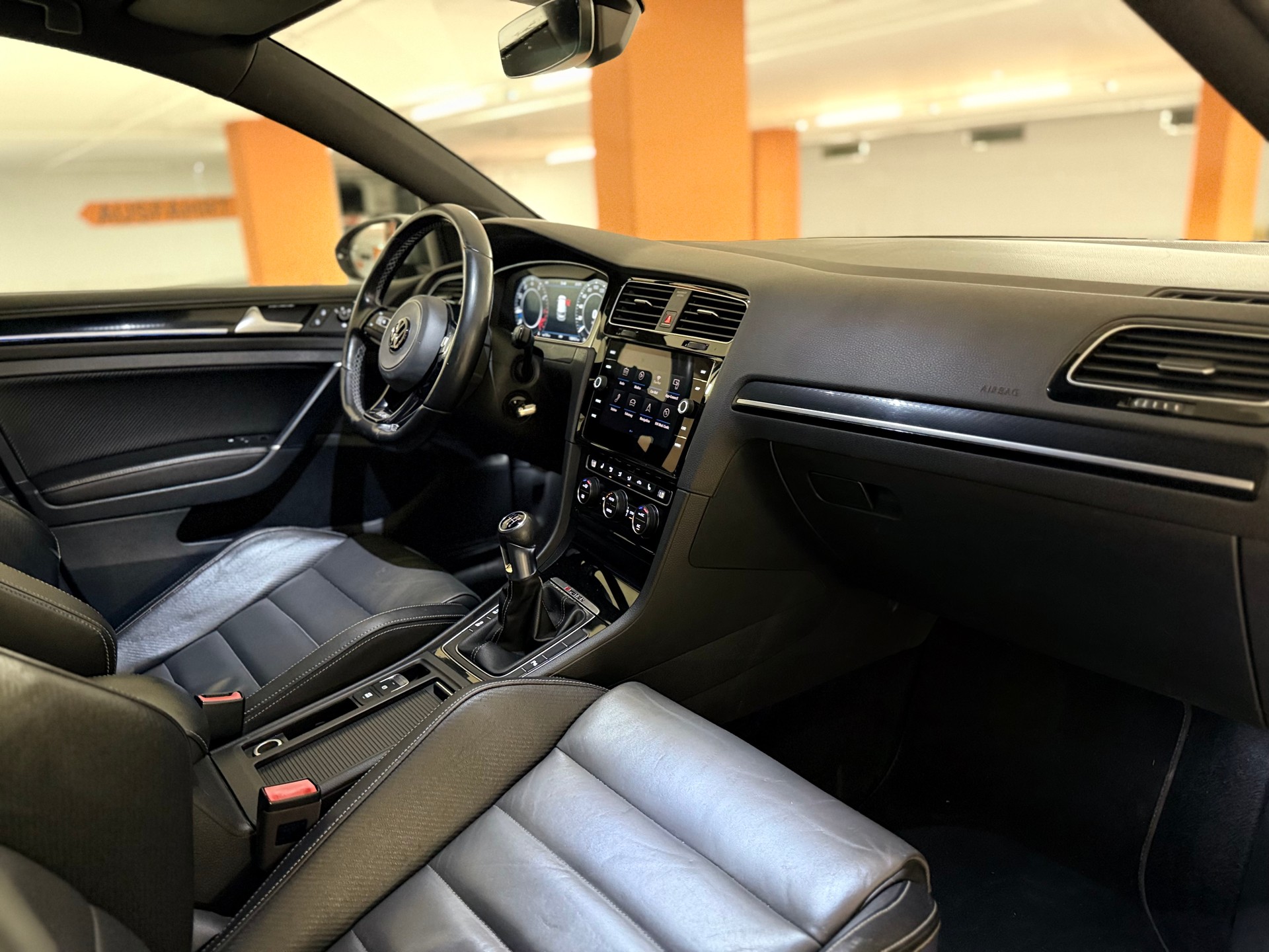 VW Golf 2.0 TSI R 4Motion-image-14