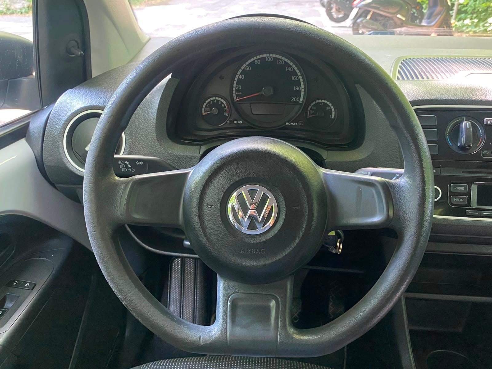 VW Up 1.0 white up Art on Ice - Nouvelle Expertise - NEU MFK : 25.08.2026 - Service Fait à Jour - Frischer Service-image-10
