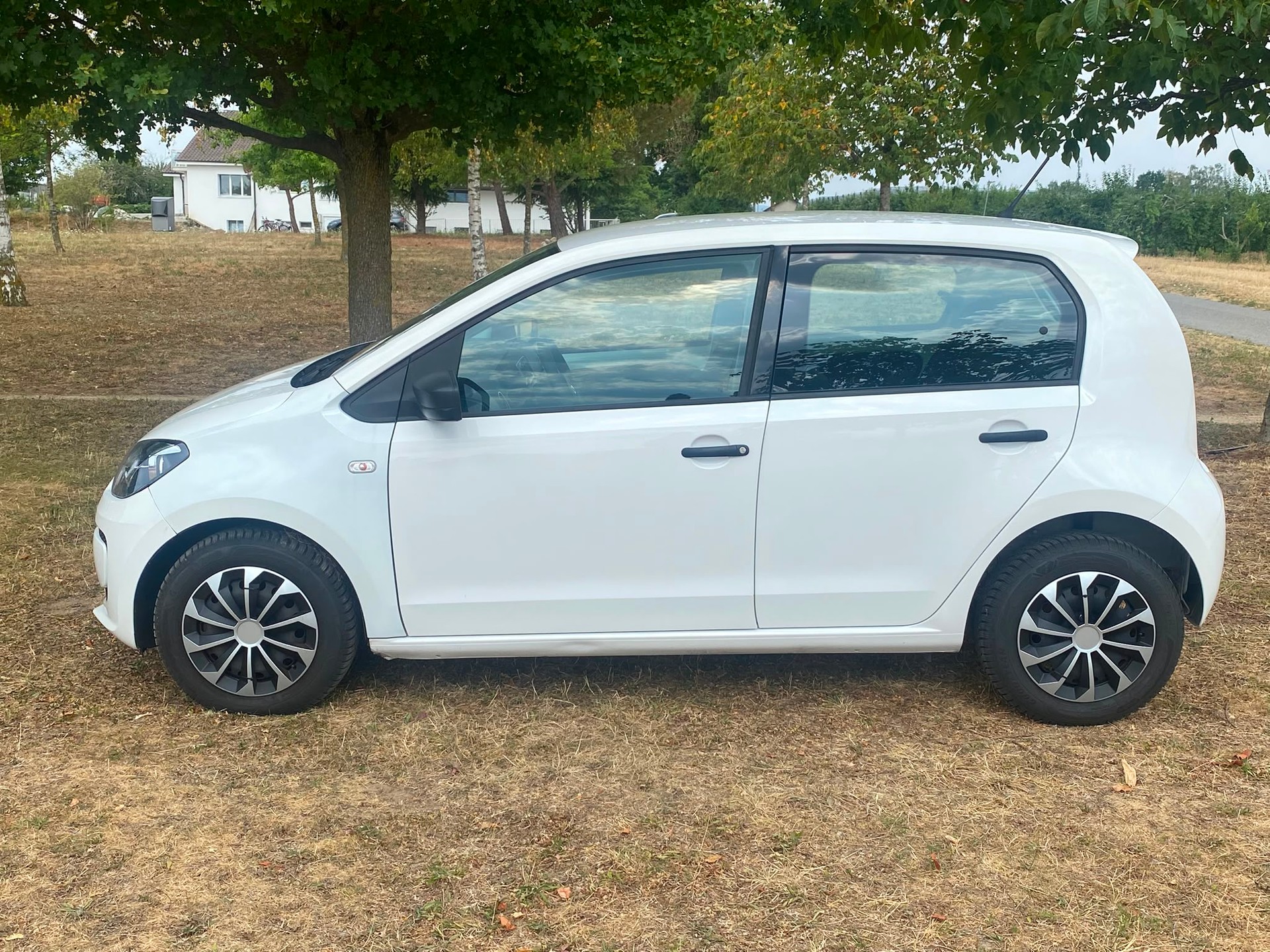 VW Up 1.0 white up Art on Ice - Nouvelle Expertise - NEU MFK : 20.07.2026 - Service Fait à Jour - Frischer Service-image-2