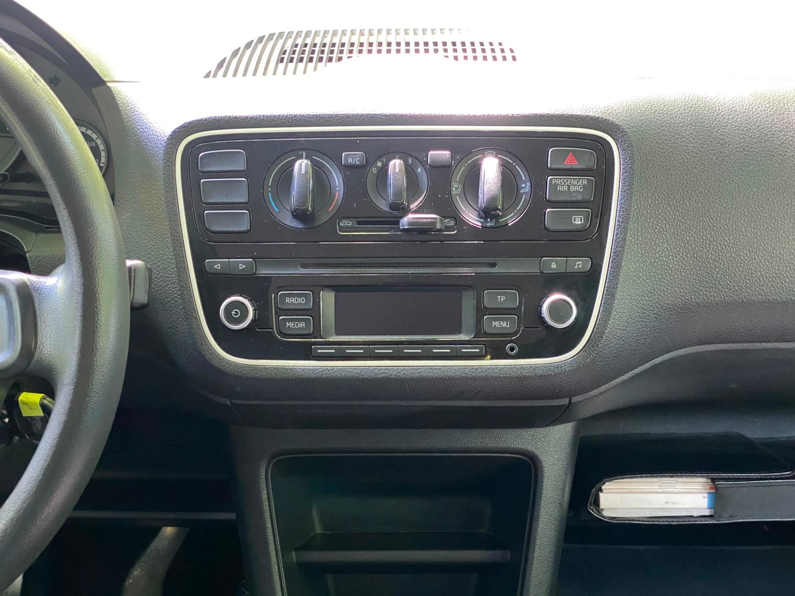 VW Up 1.0 white up Art on Ice - Nouvelle Expertise - NEU MFK : 25.08.2026 - Service Fait à Jour - Frischer Service-image-11