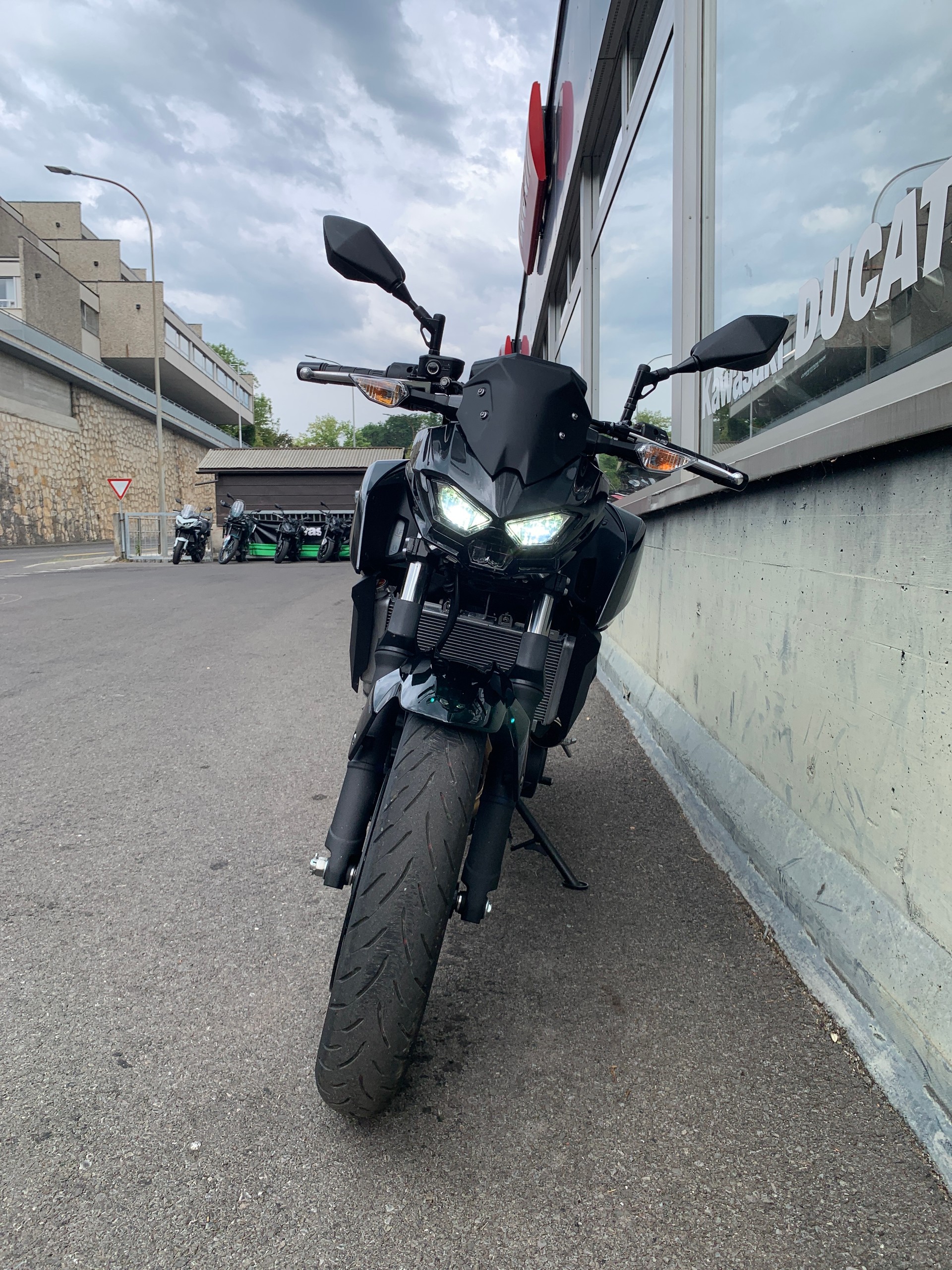 KAWASAKI Z 500-showroom-element-2