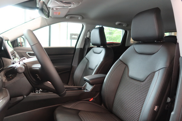 JEEP Compass 4x2 1.5 T Limited-image-9