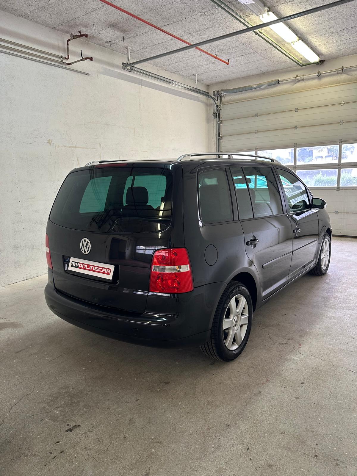 VW Touran 2.0 TDI Trendline-image-8