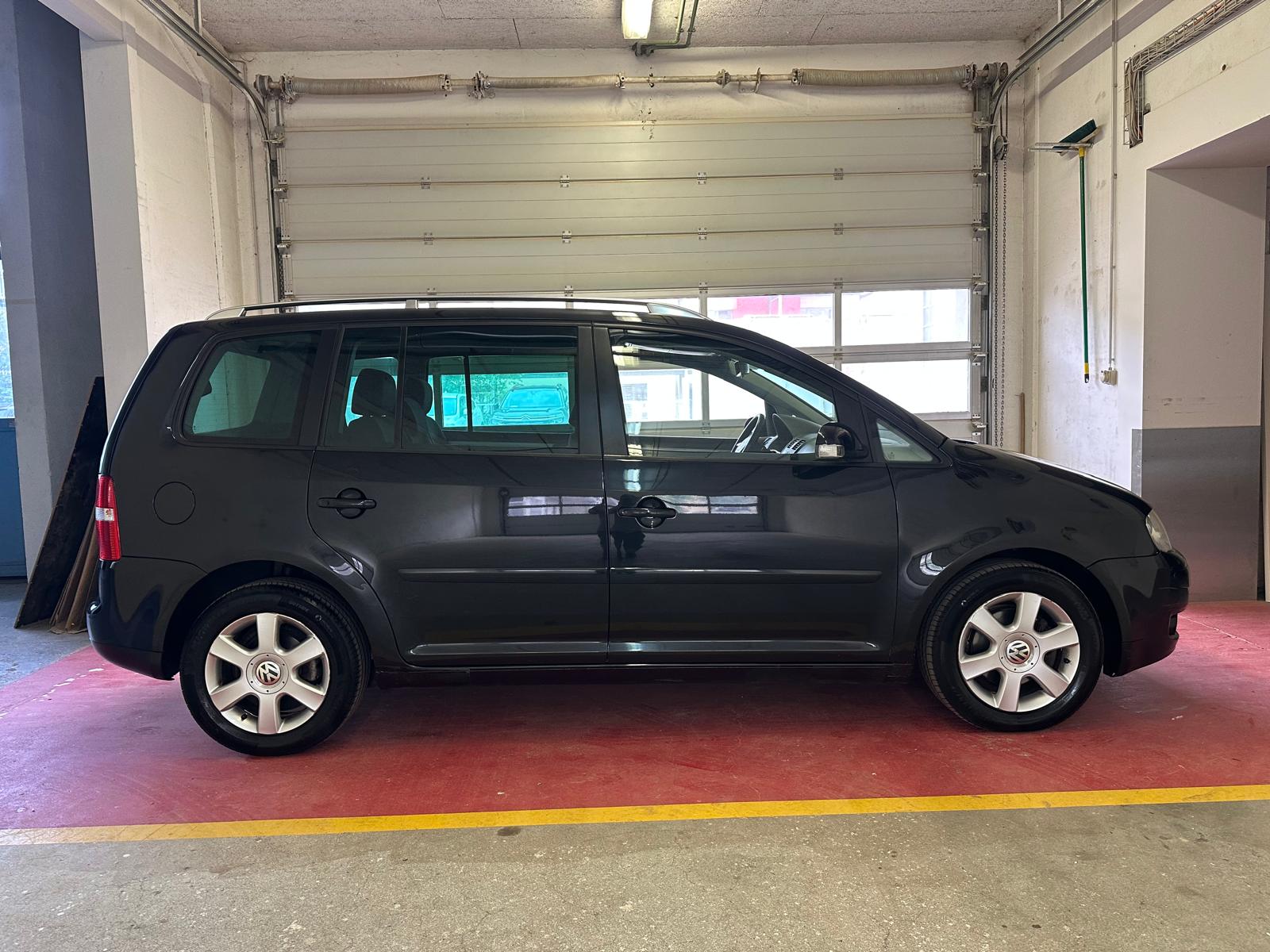 VW Touran 2.0 TDI Trendline-image-6