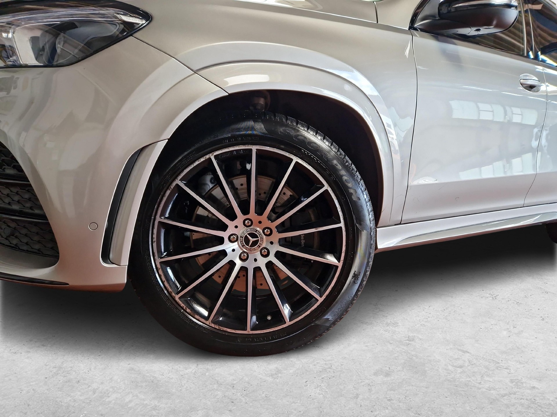 MERCEDES-BENZ GLE 350 de 4MATIC AMG Line-image-11
