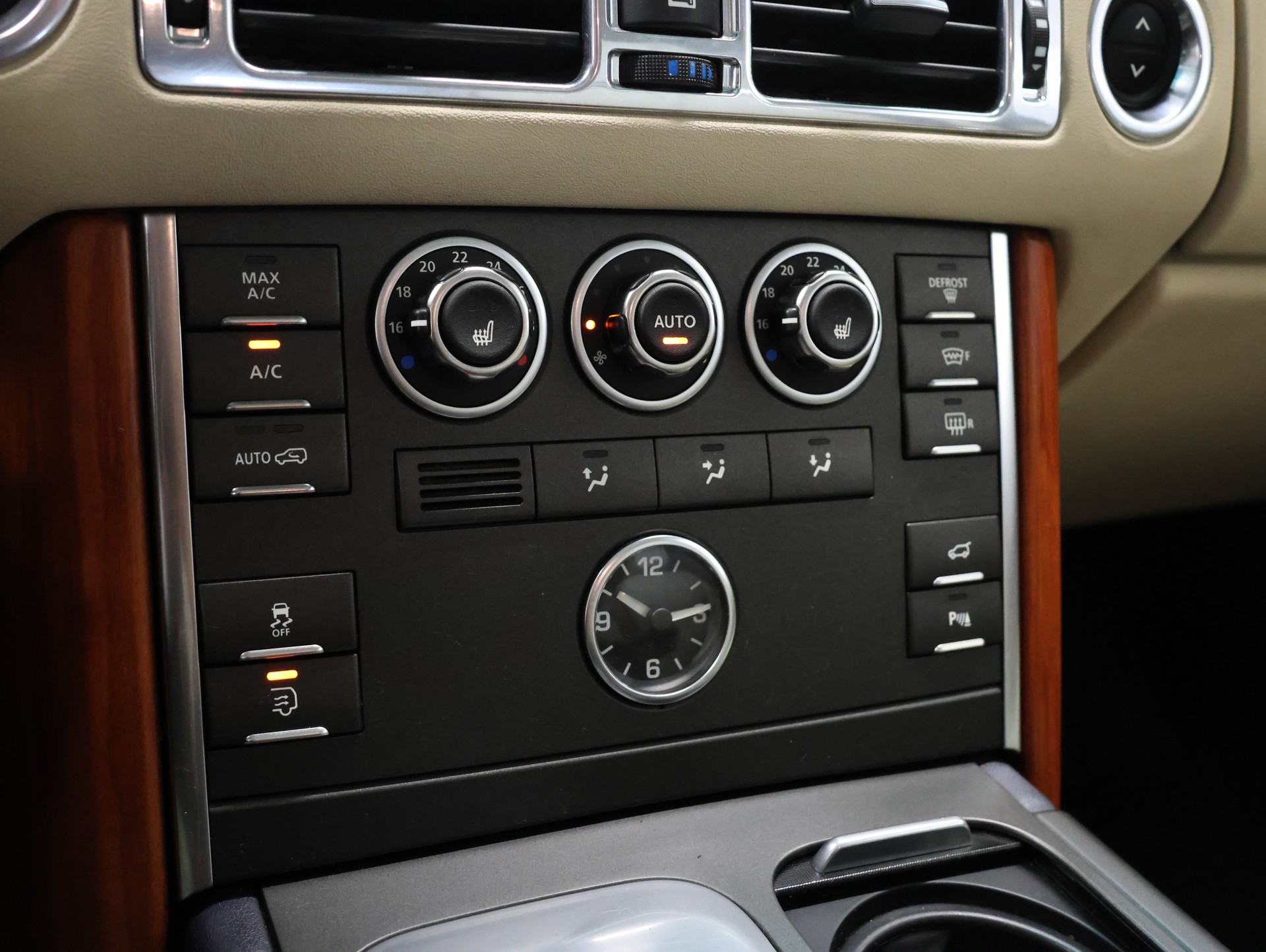 LAND ROVER Range Rover 4.4 TDV8 HSE Automatic *Panoramadach* *Rückfahrkamera* *Originaler Clarion 6-fach-CD-Wechsler*-image-21