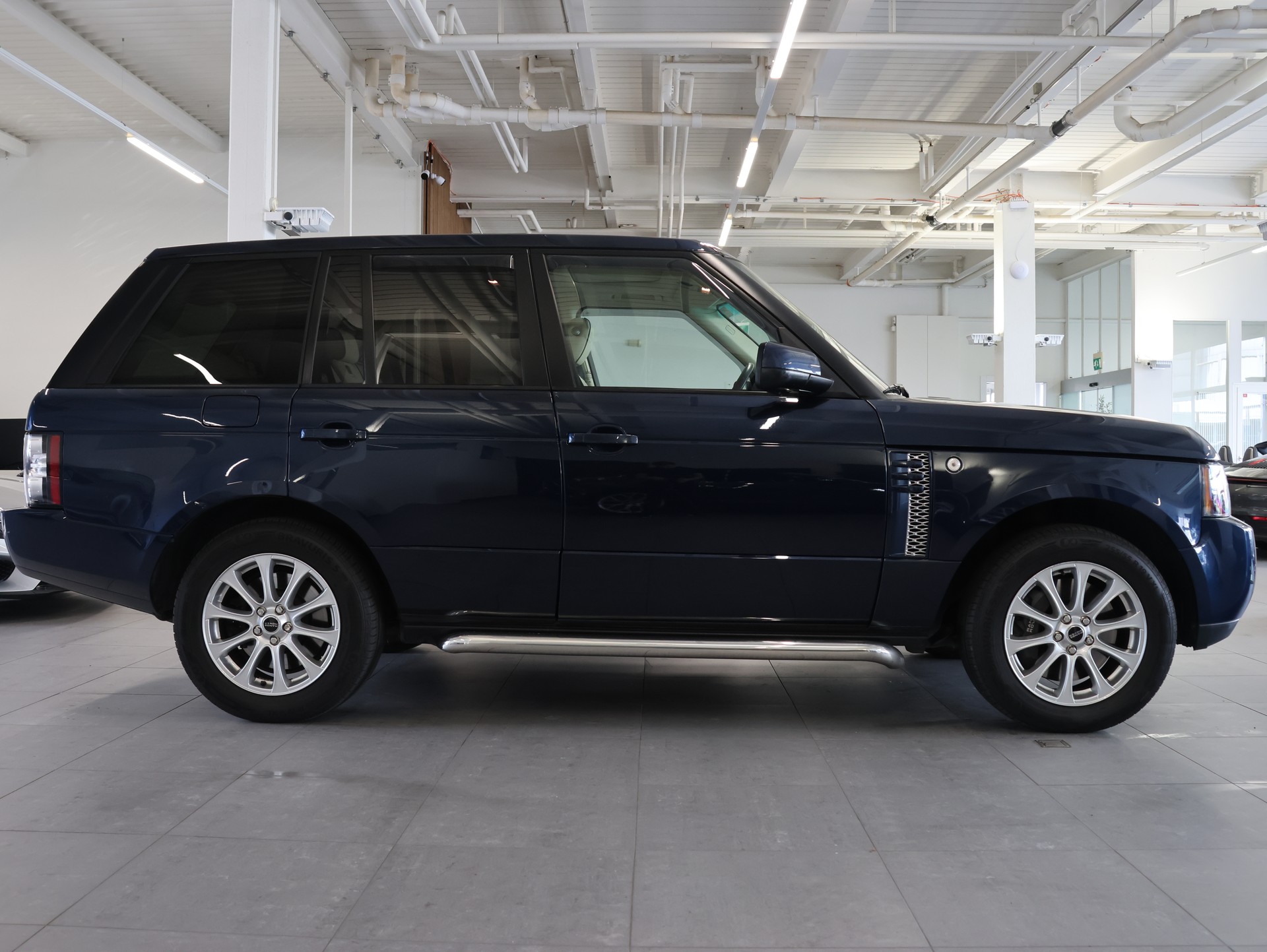 LAND ROVER Range Rover 4.4 TDV8 HSE Automatic *Panoramadach* *Rückfahrkamera* *Originaler Clarion 6-fach-CD-Wechsler*-image-6
