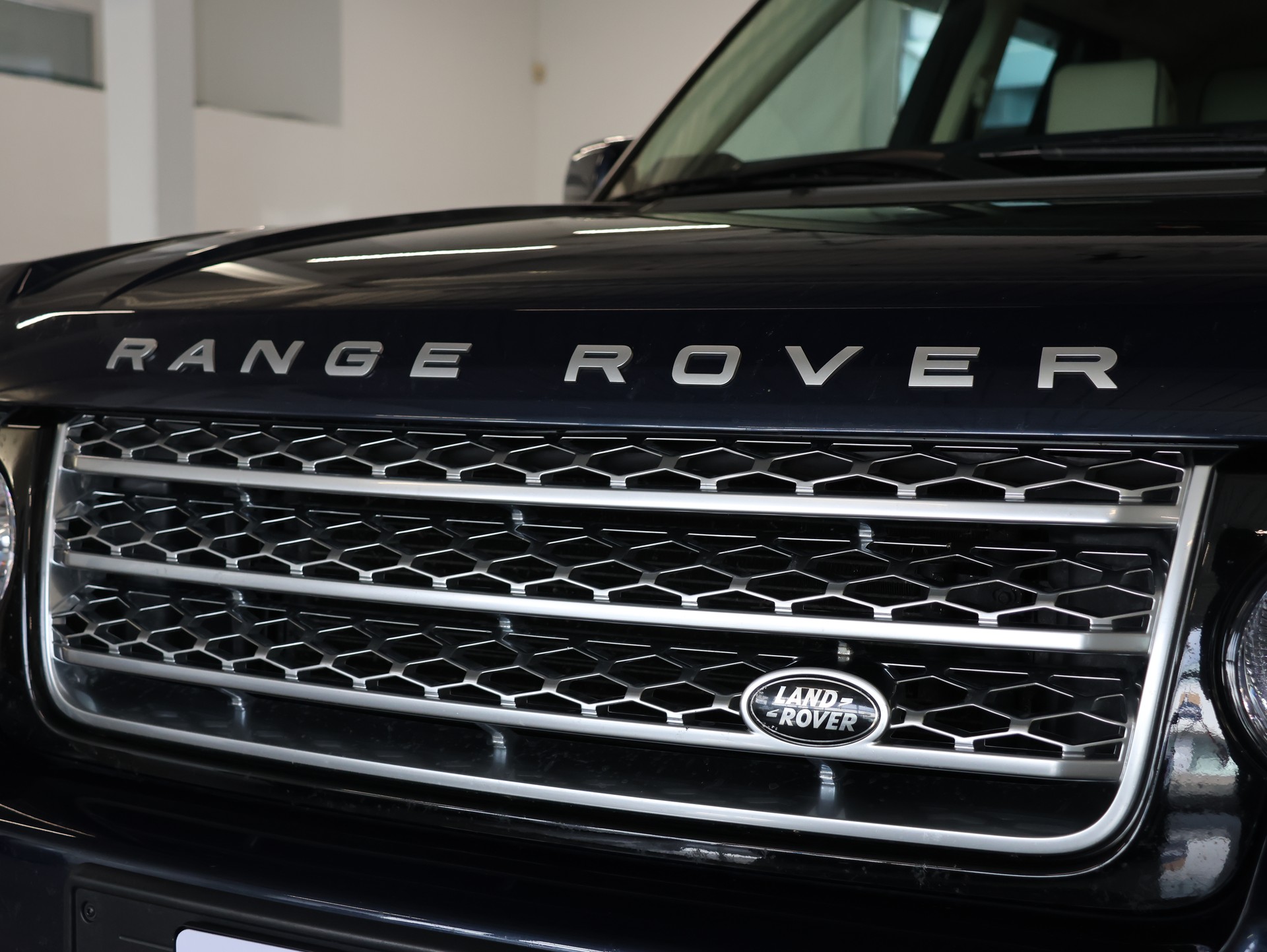 LAND ROVER Range Rover 4.4 TDV8 HSE Automatic *Panoramadach* *Rückfahrkamera* *Originaler Clarion 6-fach-CD-Wechsler*-image-8