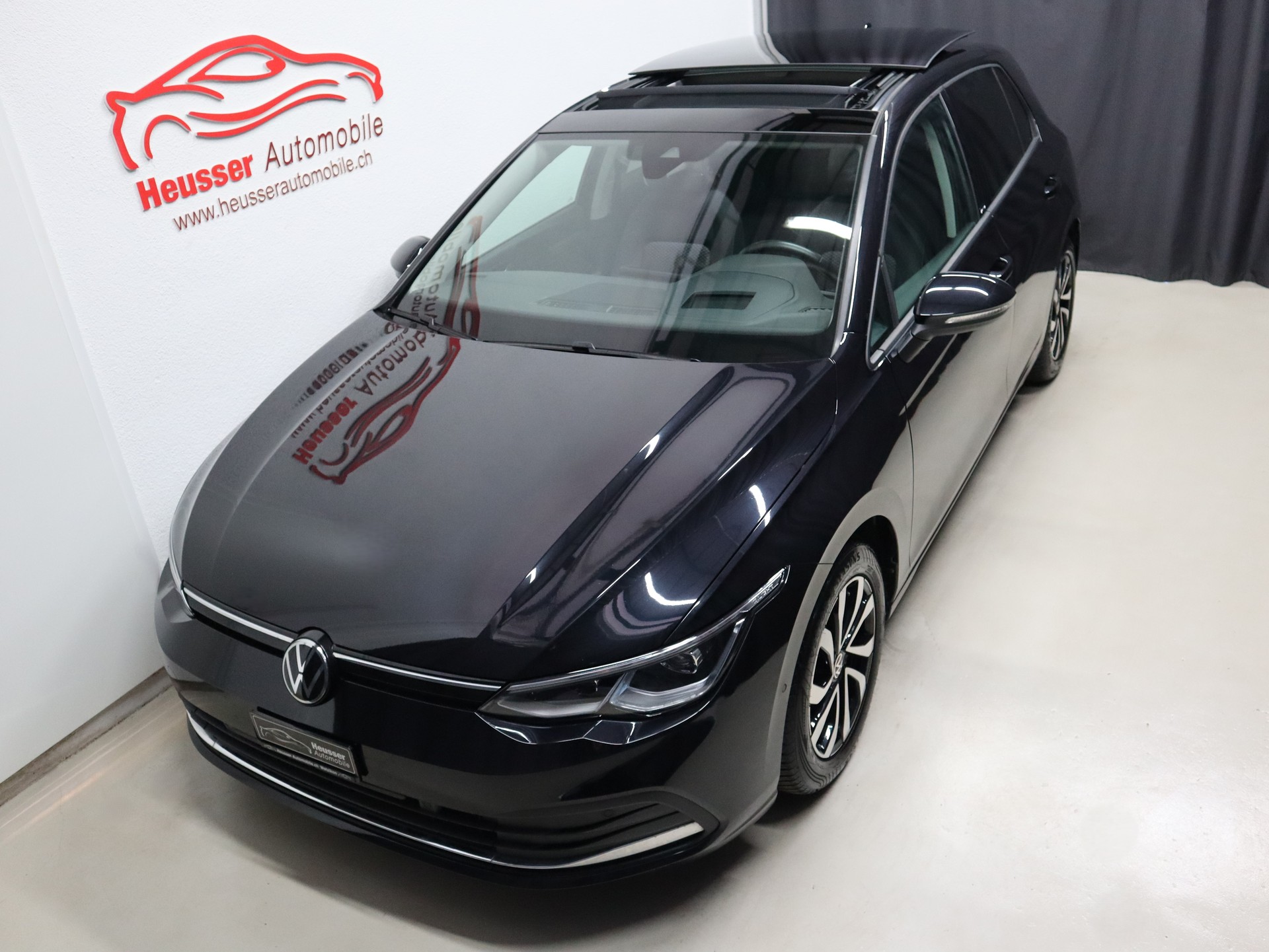 VW Golf 2.0 TDI Life DSG 4Motion - Panorama - IQ Light - Navi - Head-Up - AHK - Kamera - 150 PS-showroom-element-2