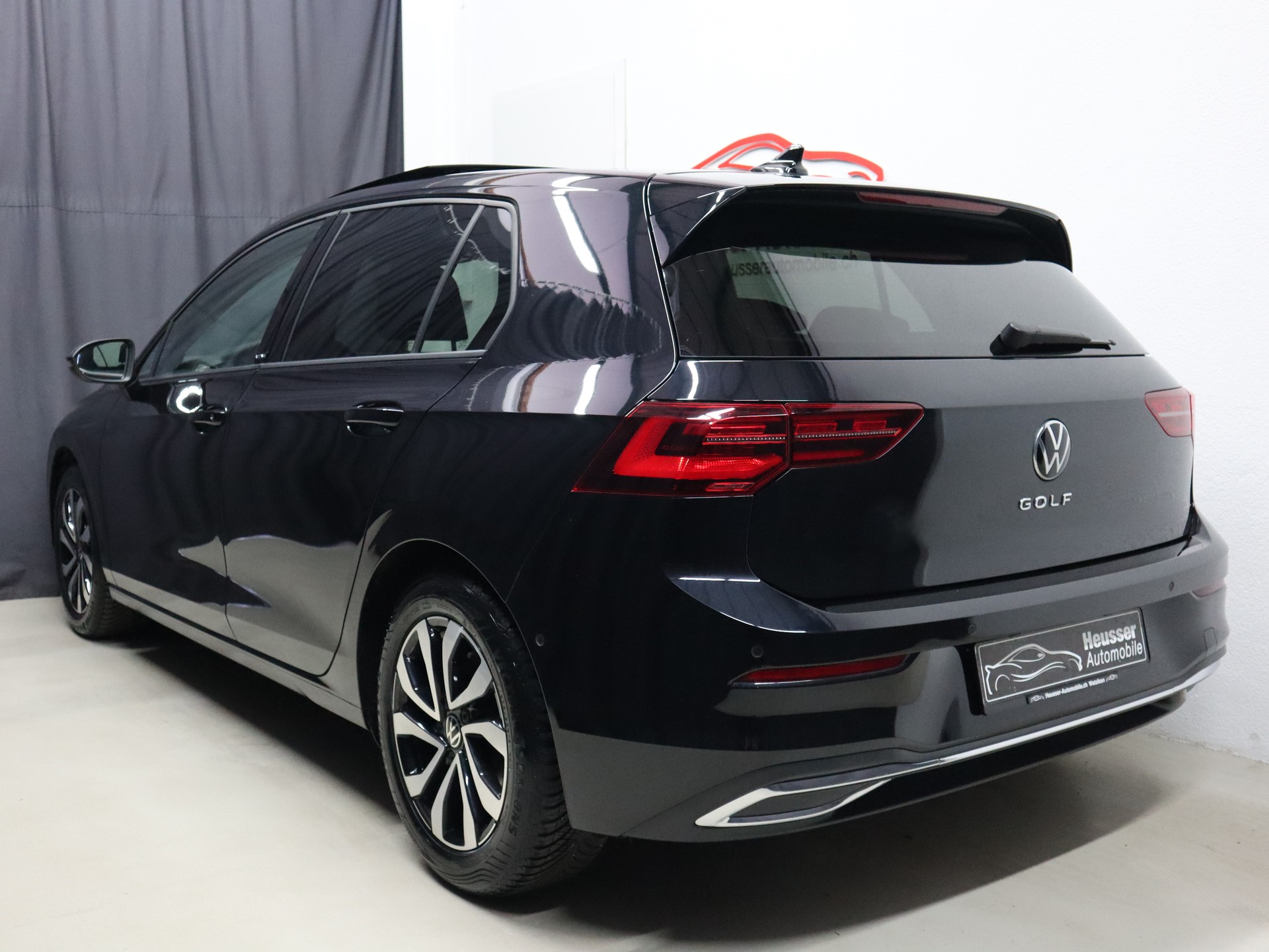 VW Golf 2.0 TDI Life DSG - Panorama - IQ Light - Navi - Head-Up - AHK - Kamera - 150 PS-image-4
